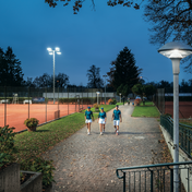 Schnell, präzise, taktisch – der Tennisclub Dornbirn bekommt eine Flutlichtanlage
